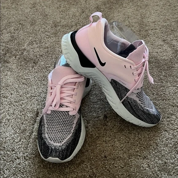 Women’s Nike Odyssey React 2 Flyknit Sneaker Size 7.5 - Picture 1 of 16